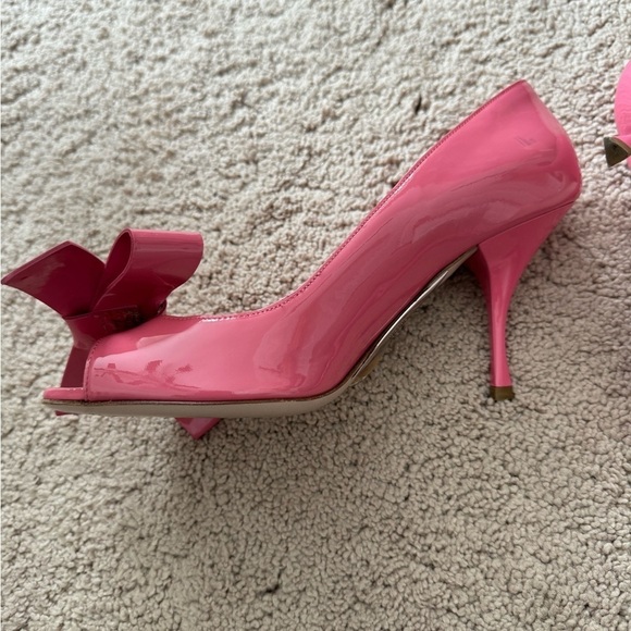 Miumiu- Pink Patent Leather Large Bow Peep Toe Heels - Picture 4 of 6